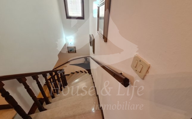 24 Scala piano superiore 24 Scala piano superiore