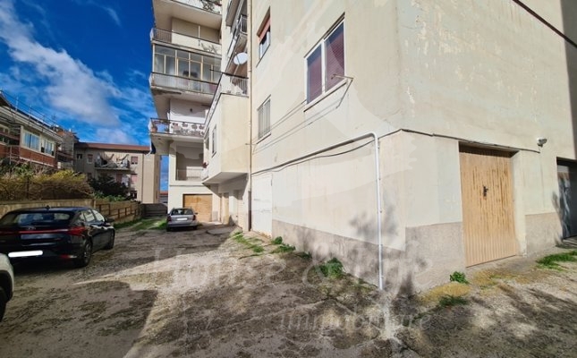 52 Cortile garage 52 Cortile garage